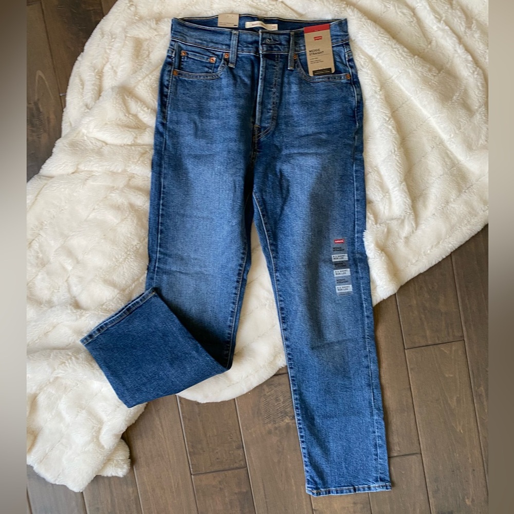 Levi’s wedgie strait leg jean size 28 NWT